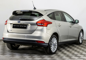 Подержанный автомобиль Ford Focus Hatchback 2017 года (5 фото)