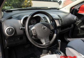 Подержанный автомобиль Nissan Note 2008 года (13 фото)