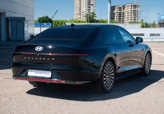 Подержанный автомобиль Hyundai Grandeur 2023 года (6 фото)