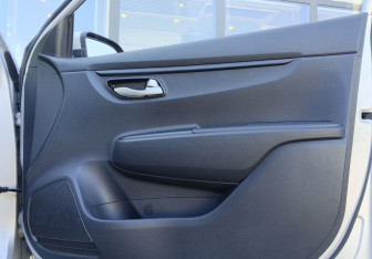 Подержанный автомобиль Kia Rio Hatchback 2018 года (29 фото)