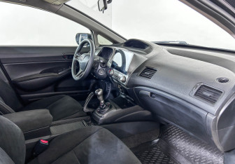 Подержанный автомобиль Honda Civic Sedan 2009 года (7 фото)