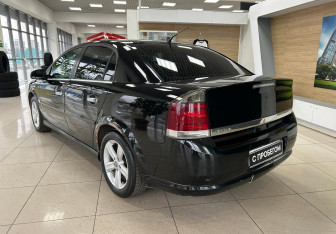 Подержанный автомобиль Opel Vectra Sedan 2006 года (7 фото)