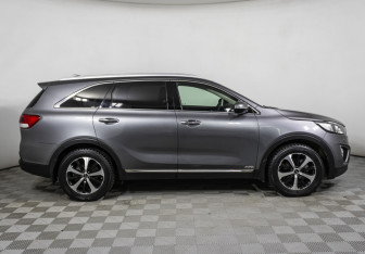 Подержанный автомобиль Kia Sorento 2017 года (4 фото)