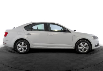 Подержанный автомобиль Skoda Octavia Liftback 2019 года (4 фото)