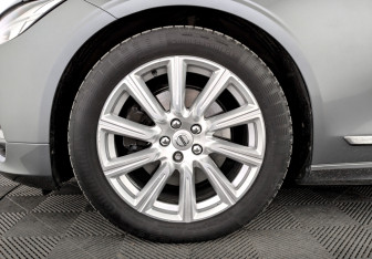 Подержанный автомобиль Volvo S90 2019 года (18 фото)