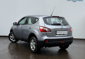 Подержанный автомобиль Nissan Qashqai 2011 года (7 фото)