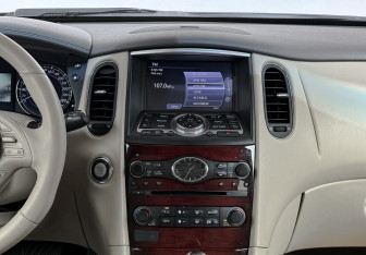 Подержанный автомобиль Infiniti QX50 2014 года (25 фото)