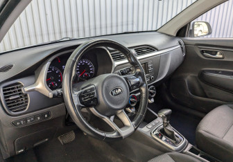 Подержанный автомобиль Kia Rio Hatchback 2021 года (16 фото)