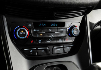 Подержанный автомобиль Ford Kuga 2017 года (12 фото)