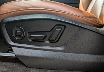 Подержанный автомобиль Audi Q8 2021 года (21 фото)