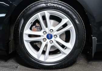 Подержанный автомобиль Ford Mondeo Sedan 2018 года (8 фото)