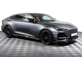 Подержанный автомобиль Changan UNI-V 2023 года (3 фото)