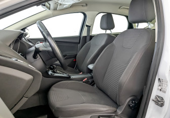 Подержанный автомобиль Ford Focus Hatchback 2016 года (20 фото)
