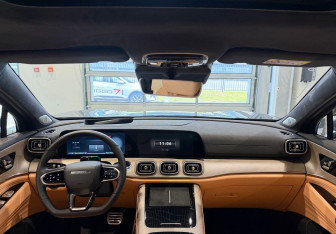 Подержанный автомобиль Jaecoo J8 2024 года (12 фото)