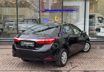Подержанный автомобиль Toyota Corolla Sedan 2015 года (8 фото)