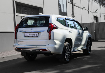 Подержанный автомобиль Mitsubishi Montero Sport 2022 года (4 фото)