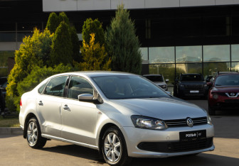 Подержанный автомобиль Volkswagen Polo Sedan 2012 года (2 фото)