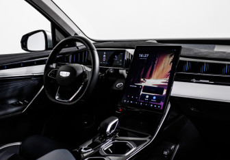 Подержанный автомобиль Geely Atlas 2024 года (9 фото)