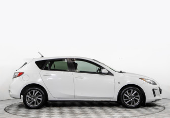 Подержанный автомобиль Mazda 3 Hatchback 2012 года (3 фото)