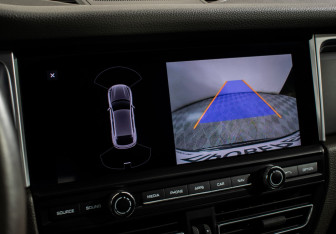 Подержанный автомобиль Porsche Macan 2020 года (15 фото)