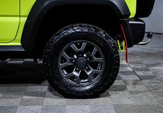 Подержанный автомобиль Suzuki Jimny 2020 года (15 фото)