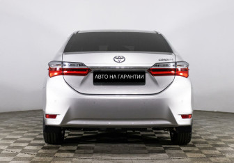 Подержанный автомобиль Toyota Corolla Sedan 2019 года (4 фото)