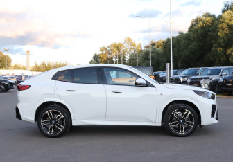 Подержанный автомобиль BMW X2 2024 года (4 фото)