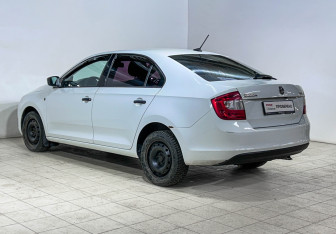 Подержанный автомобиль Skoda Rapid Liftback 2016 года (6 фото)