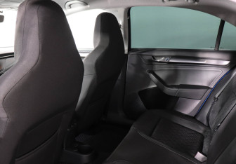 Подержанный автомобиль Skoda Rapid Liftback 2021 года (12 фото)