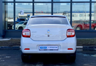 Подержанный автомобиль Renault Logan Sedan 2018 года (6 фото)