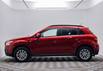 Подержанный автомобиль Mitsubishi ASX 2011 года (8 фото)
