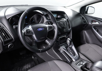 Подержанный автомобиль Ford Focus Sedan 2013 года (12 фото)