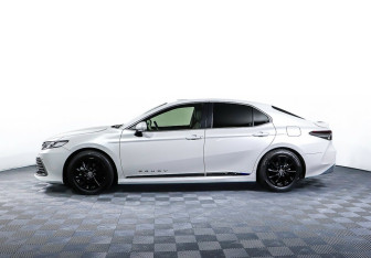 Подержанный автомобиль Toyota Camry Sedan 2022 года (3 фото)