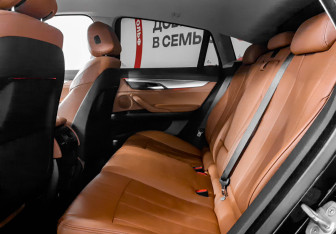 Подержанный автомобиль BMW X6 2016 года (10 фото)