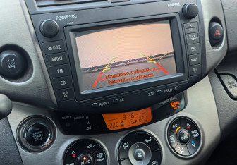 Подержанный автомобиль Toyota RAV4 2010 года (13 фото)