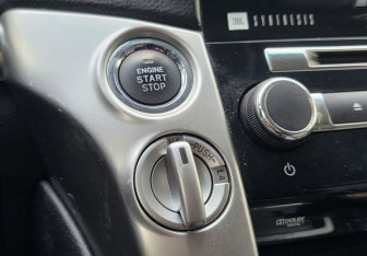Подержанный автомобиль Toyota Land Cruiser Suv 2012 года (16 фото)