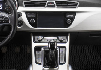 Подержанный автомобиль Geely Atlas 2020 года (15 фото)