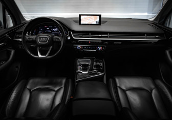 Подержанный автомобиль Audi Q7 2018 года (8 фото)