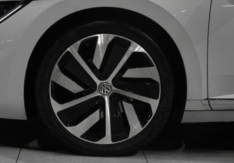 Подержанный автомобиль Volkswagen Arteon 2018 года (21 фото)