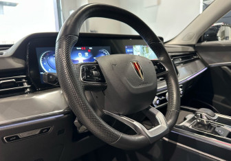 Подержанный автомобиль Hongqi HS5 2024 года (12 фото)