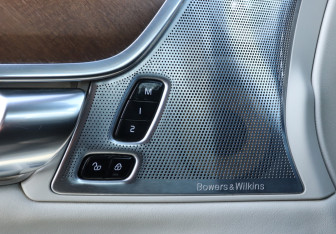 Подержанный автомобиль Volvo S90 2017 года (18 фото)