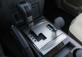 Подержанный автомобиль Mitsubishi Pajero 2021 года (14 фото)