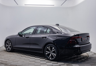 Подержанный автомобиль Volvo S60 2019 года (3 фото)