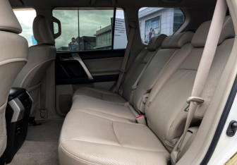 Подержанный автомобиль Toyota Land Cruiser Prado 2012 года (10 фото)