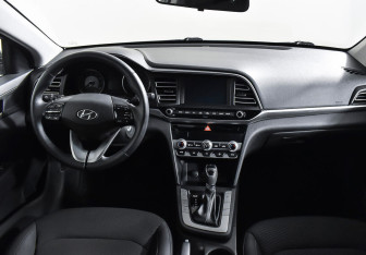 Подержанный автомобиль Hyundai Elantra Sedan 2019 года (9 фото)
