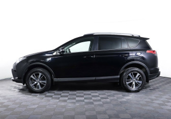 Подержанный автомобиль Toyota RAV4 2017 года (3 фото)