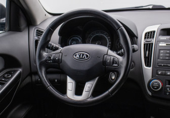 Подержанный автомобиль Kia Ceed Hatchback 2012 года (15 фото)