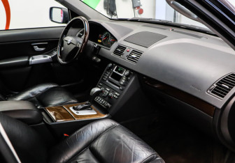 Подержанный автомобиль Volvo XC90 2006 года (16 фото)
