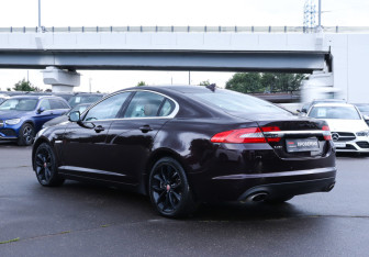 Подержанный автомобиль Jaguar XF Sedan 2012 года (7 фото)