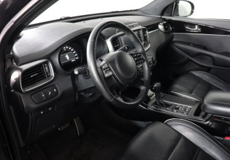 Подержанный автомобиль Kia Sorento 2018 года (8 фото)